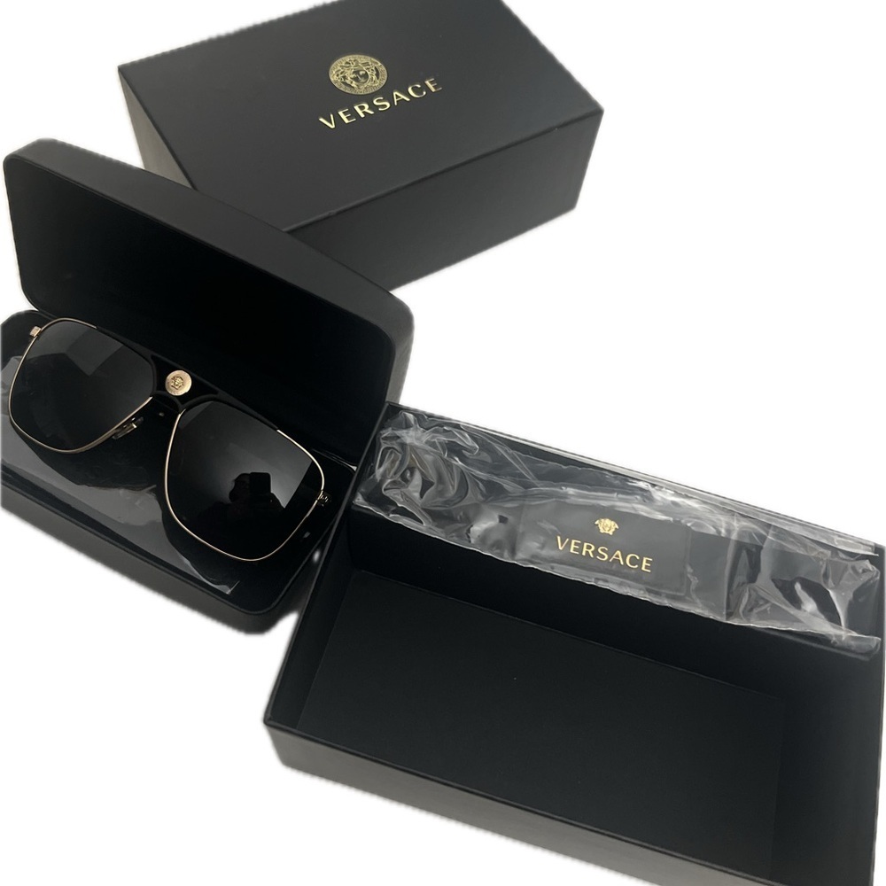 🔥VERSACE AUTH SUNGLASSES WITH ATTACHMENTS TO HANG OFF NECK FULL INCLUSION - Picture 11 of 13